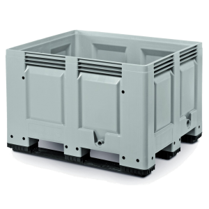 Solid container pallet with 3 skids